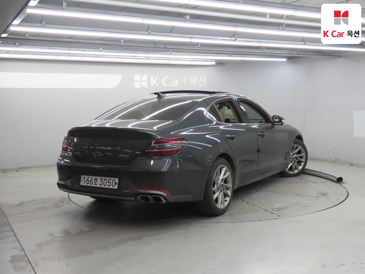 Hyundai Genesis - 2