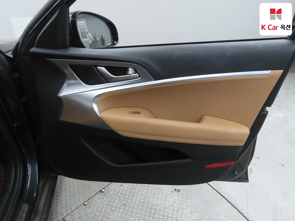 Hyundai Genesis - 31