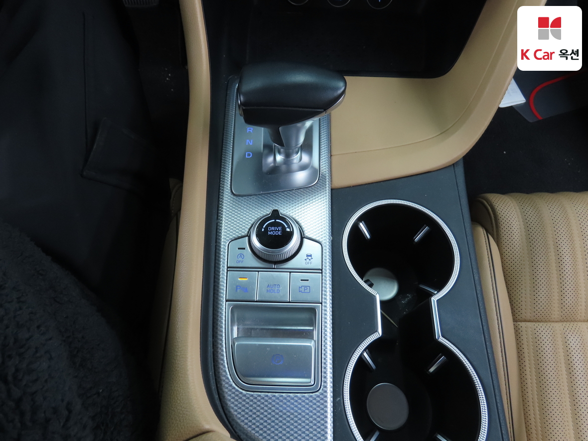 Hyundai Genesis - 16