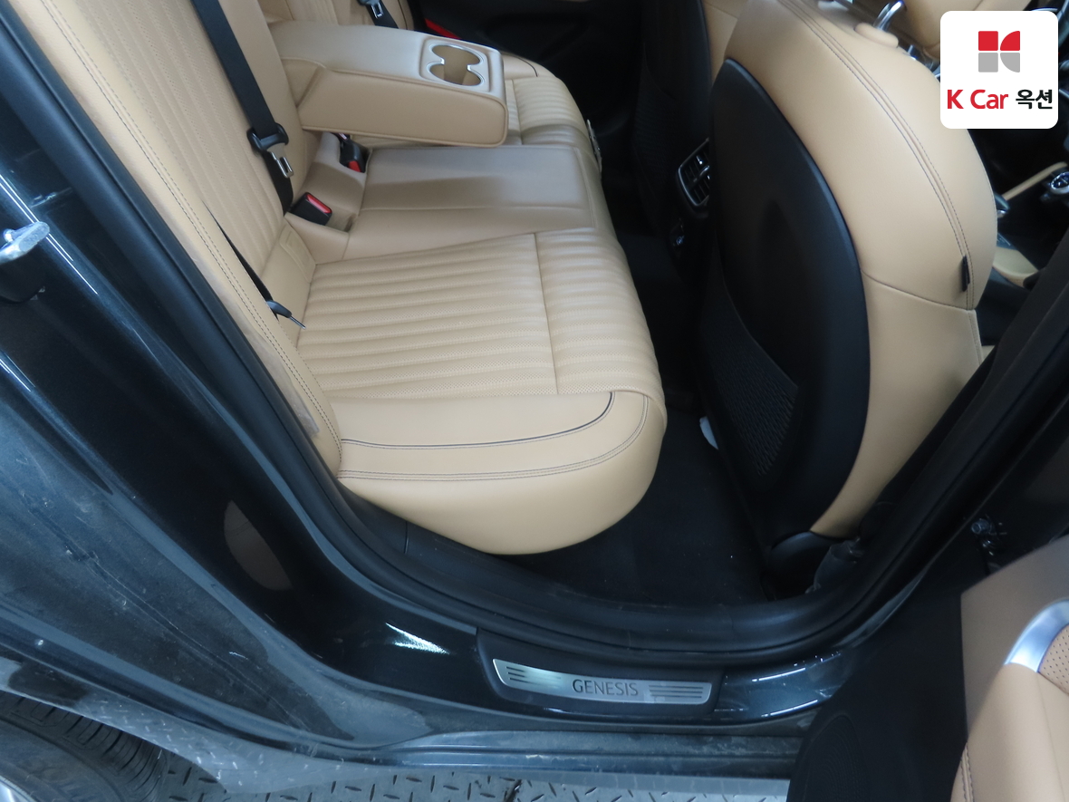 Hyundai Genesis - 30
