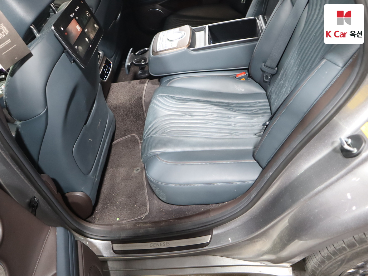Genesis G80 - 24