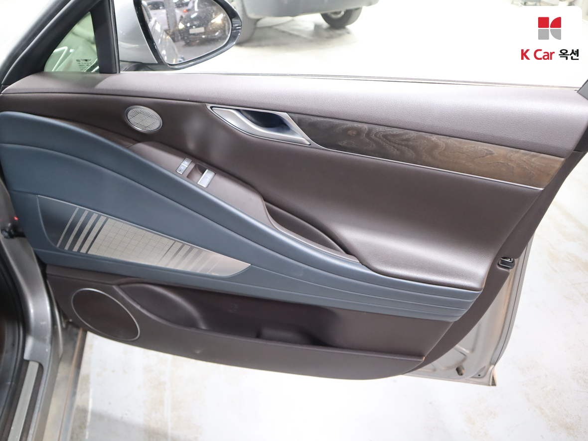 Genesis G80 - 30