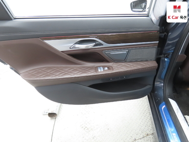2020 - bmw m7