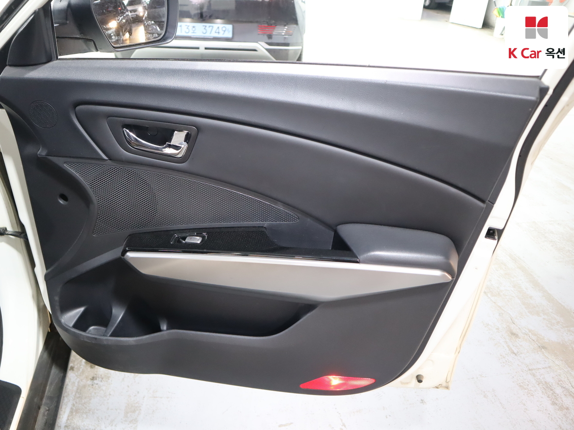 KG Mobility Tivoli - 29