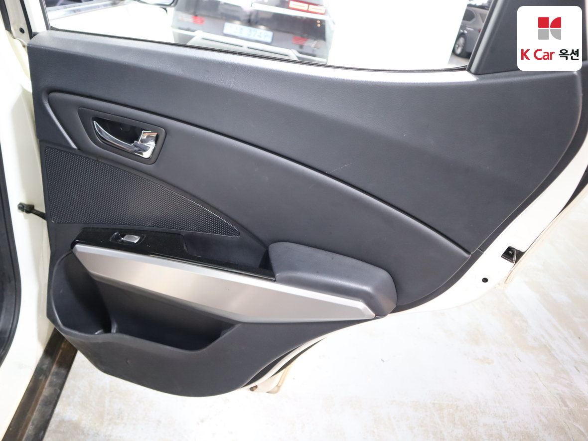 KG Mobility Tivoli - 27