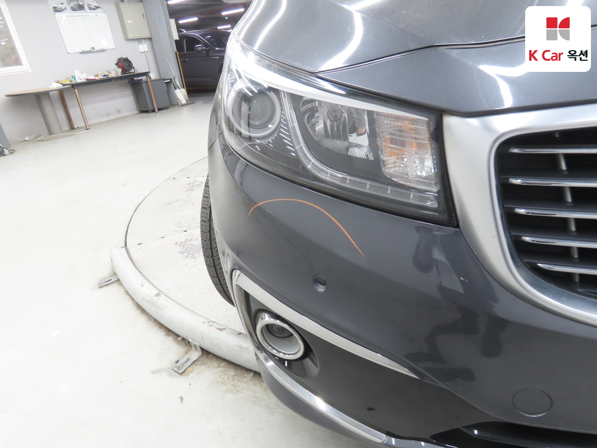 Kia New Carnival - 38