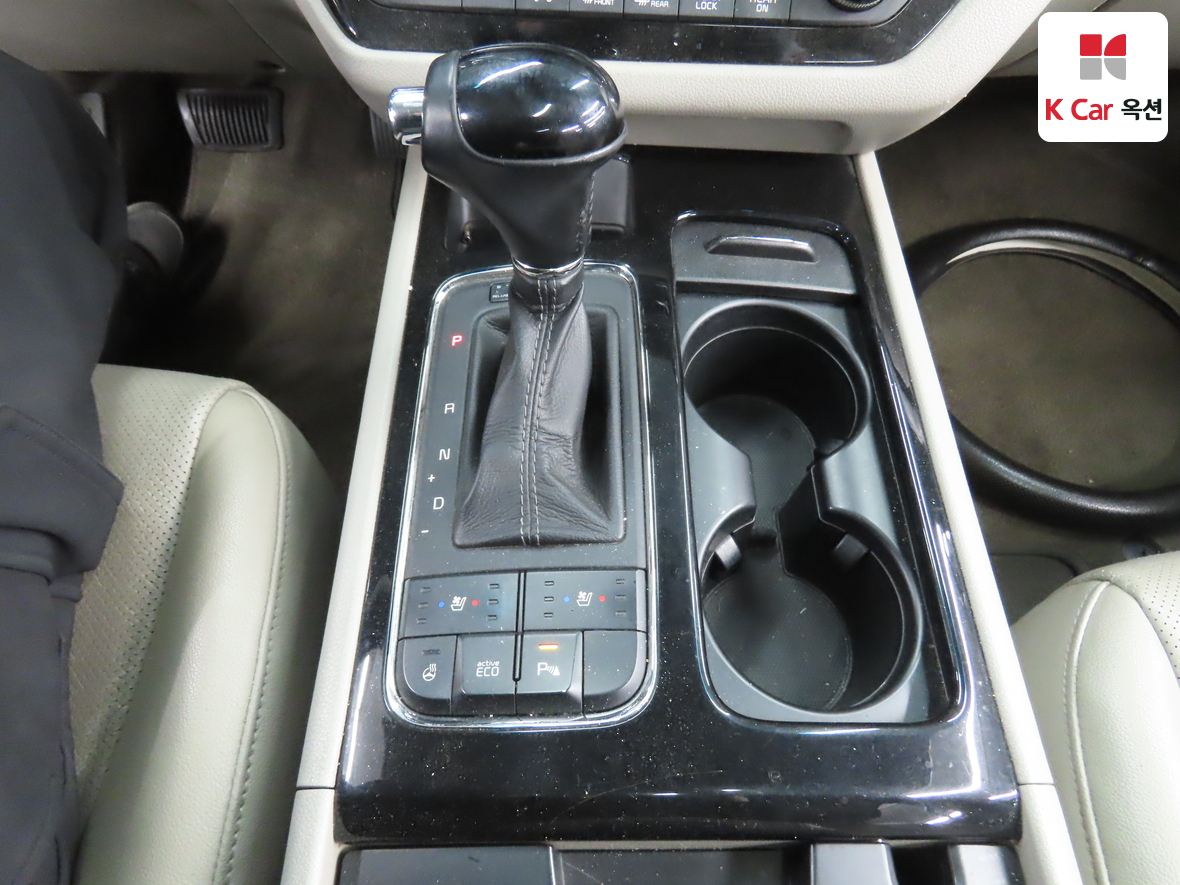 Kia New Carnival - 16