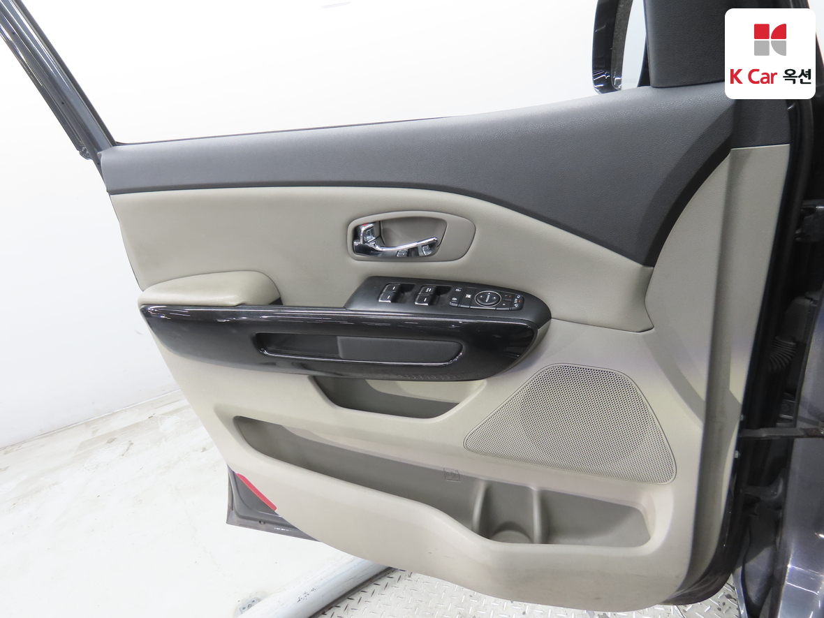 Kia New Carnival - 8