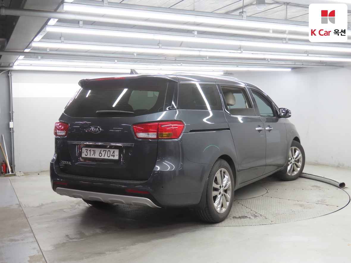 Kia New Carnival - 2