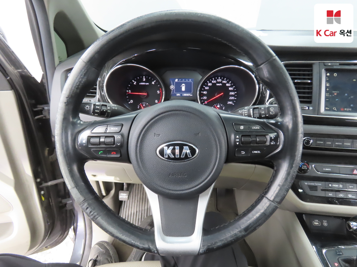 Kia New Carnival - 10