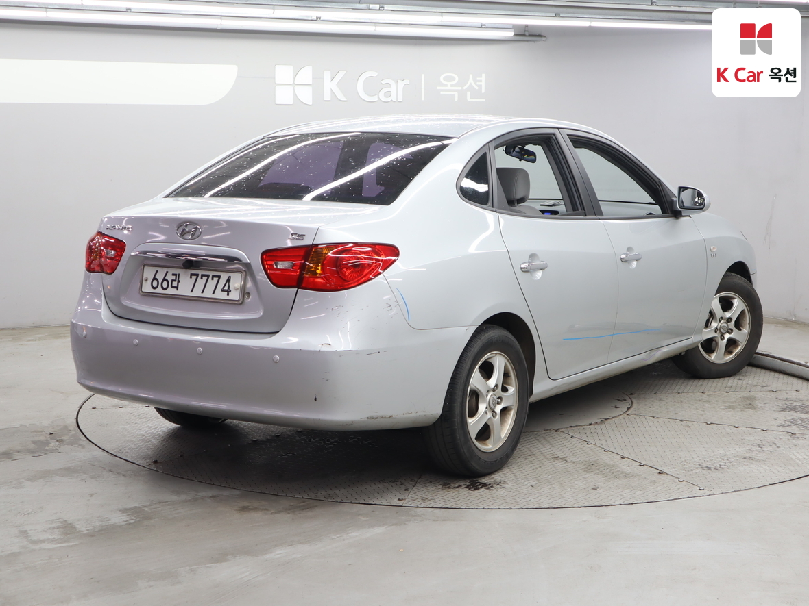 Hyundai Elantra - 2