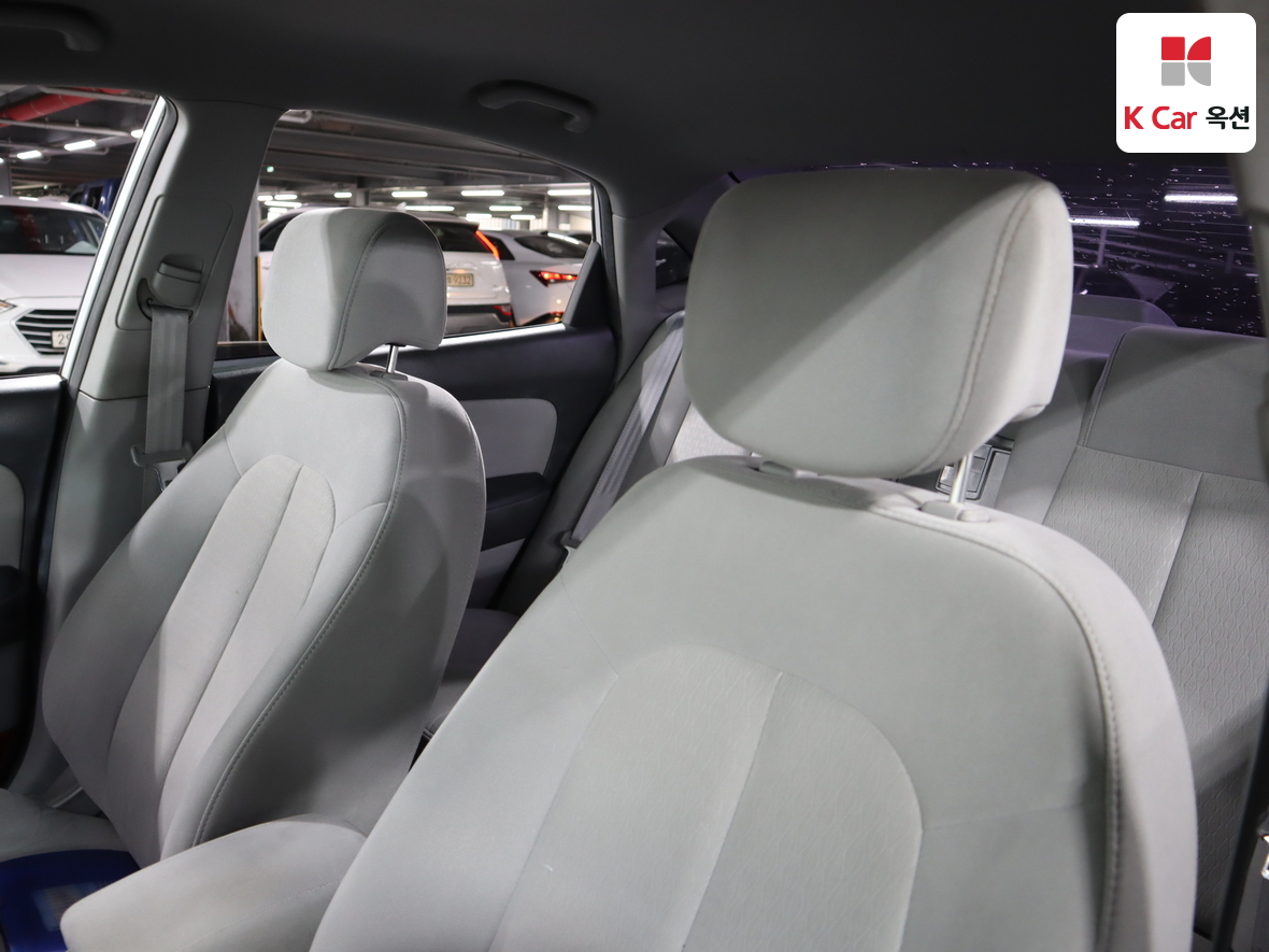 Hyundai Elantra - 18