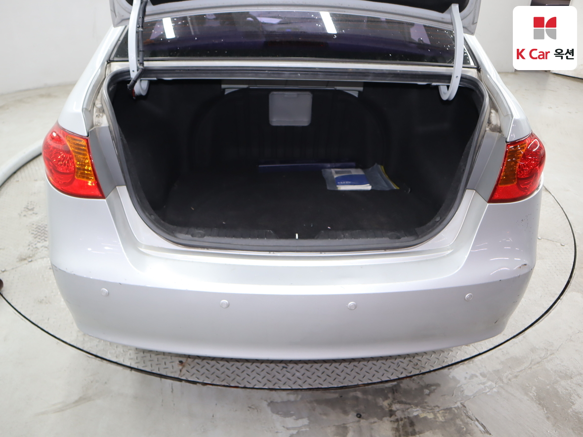 Hyundai Elantra - 24