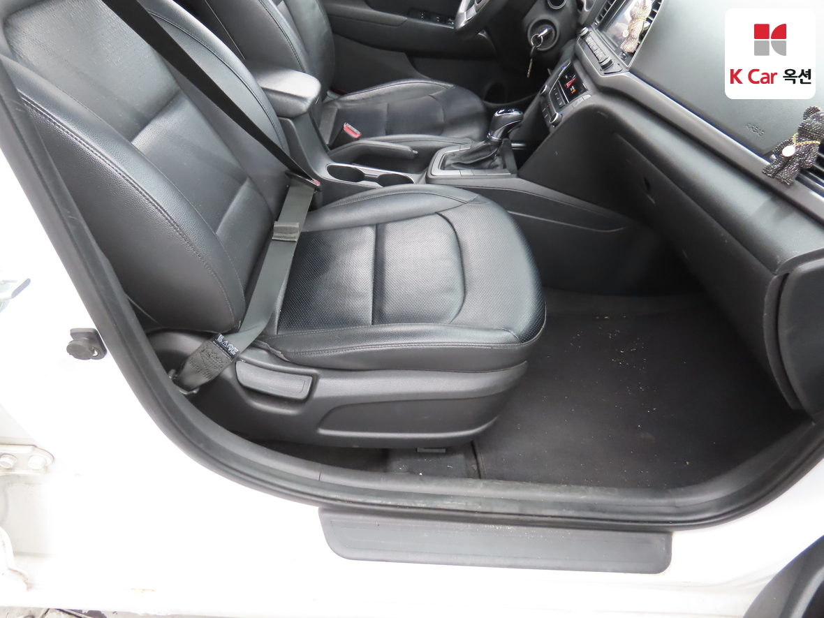 Hyundai Elantra - 28