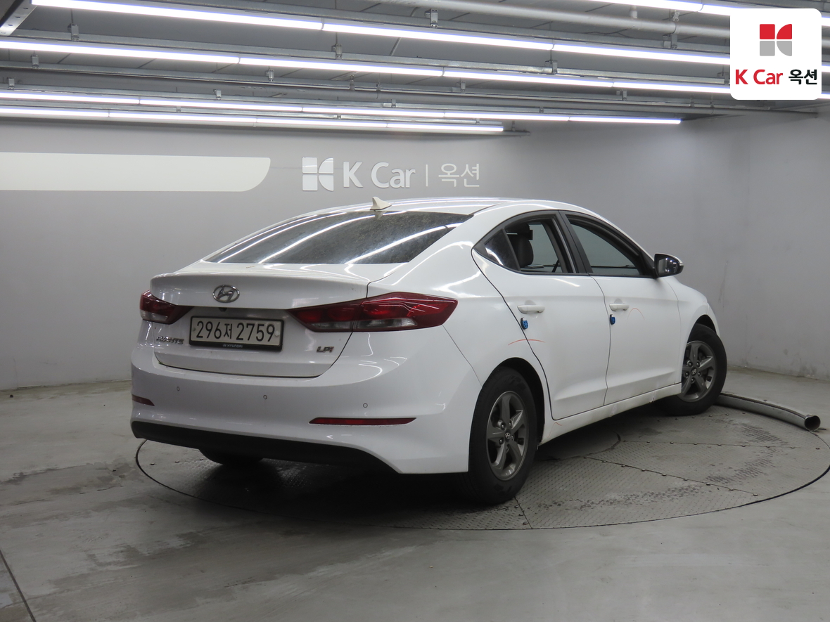 Hyundai Elantra - 2