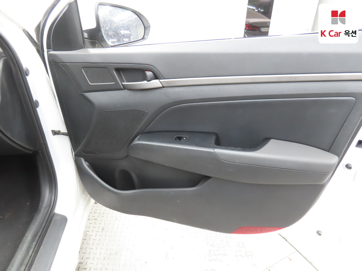 Hyundai Elantra - 27