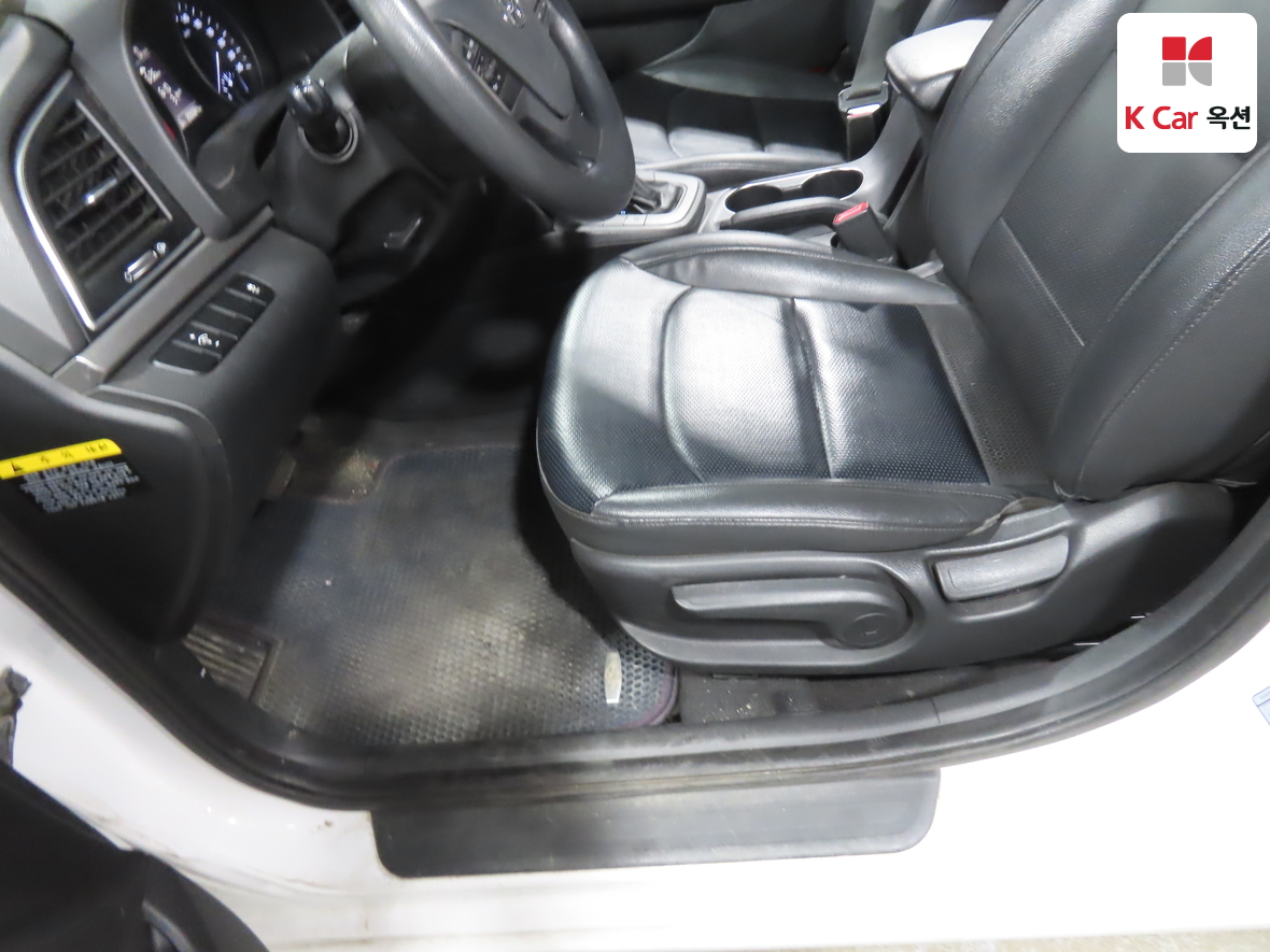 Hyundai Elantra - 17