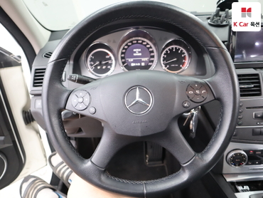 2011 - mercedes-benz c200