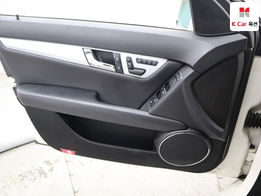 2011 - mercedes-benz c200