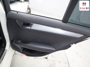 2011 - mercedes-benz c200