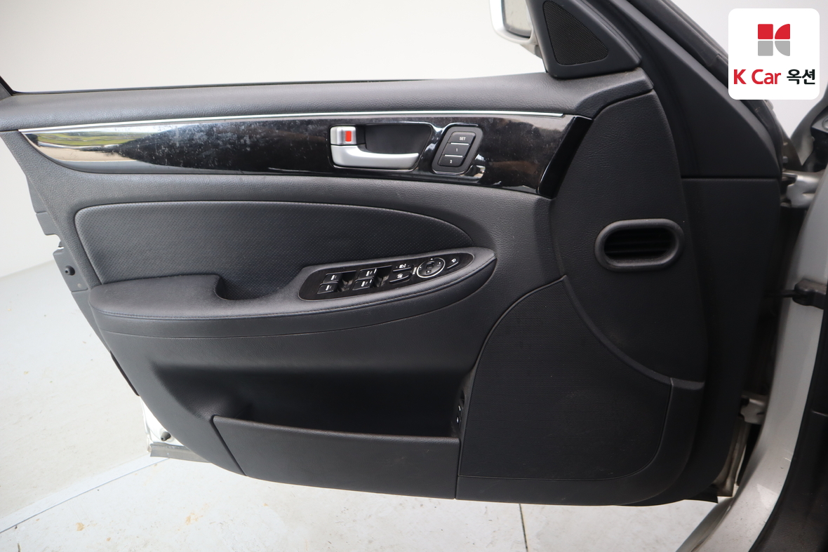 Hyundai Genesis - 8