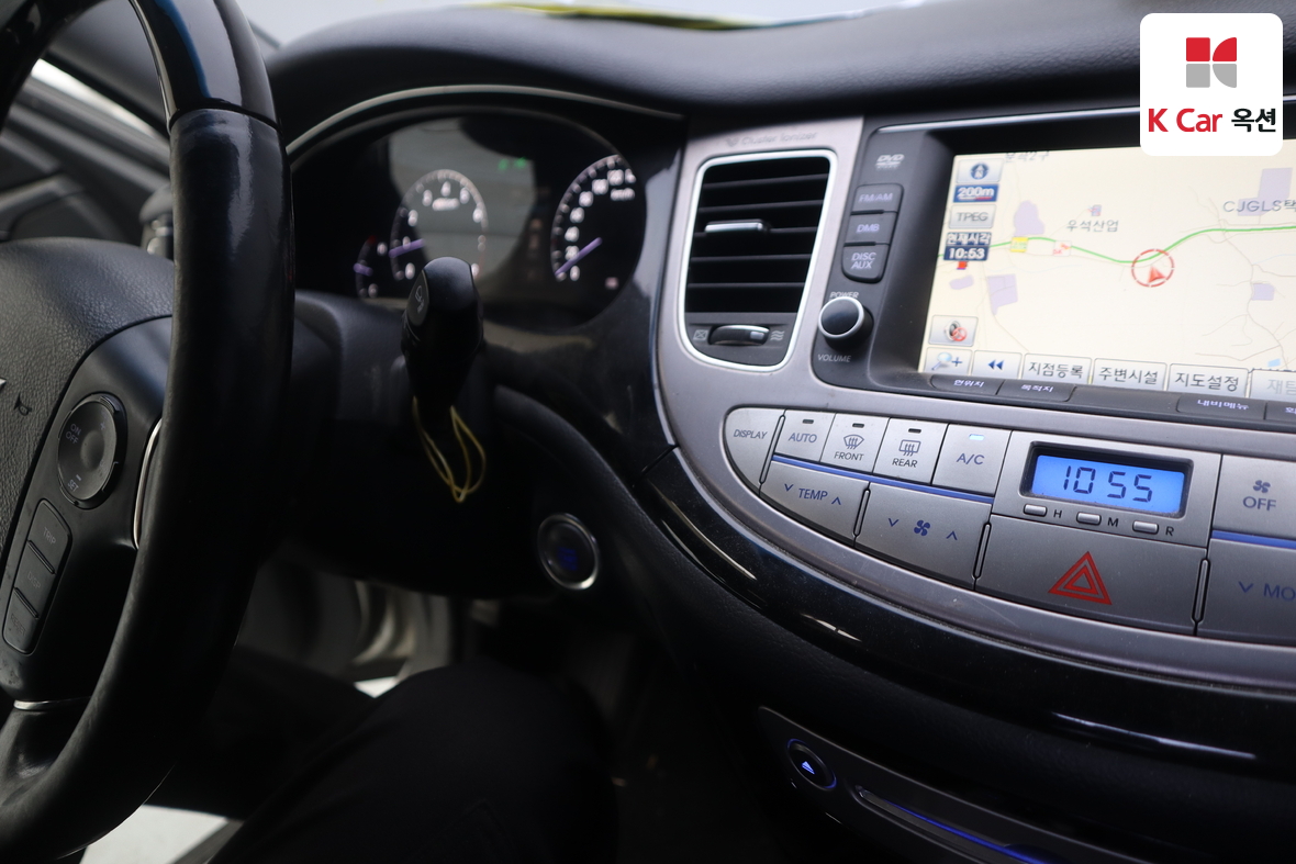 Hyundai Genesis - 11