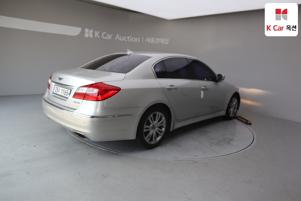 Hyundai Genesis - 2