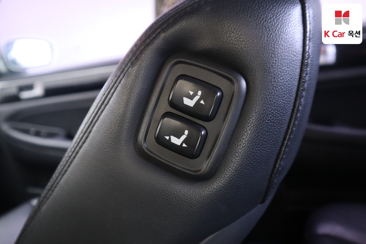 Hyundai Genesis - 31