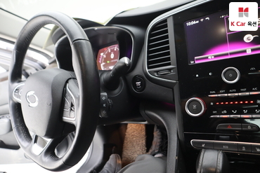 2016 - renault sm6