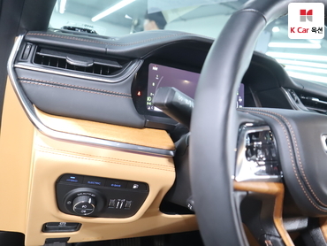 2023 - jeep grand cherokee