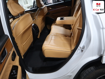 2023 - jeep grand cherokee