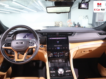 2023 - jeep grand cherokee