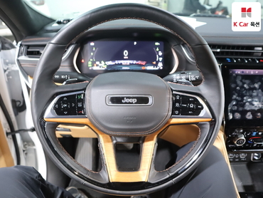 2023 - jeep grand cherokee