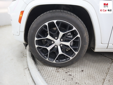 2023 - jeep grand cherokee