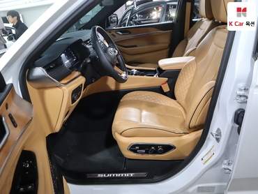 2023 - jeep grand cherokee