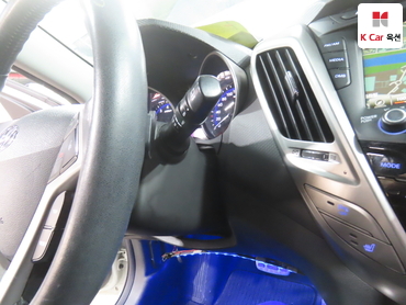 2013 - hyundai veloster