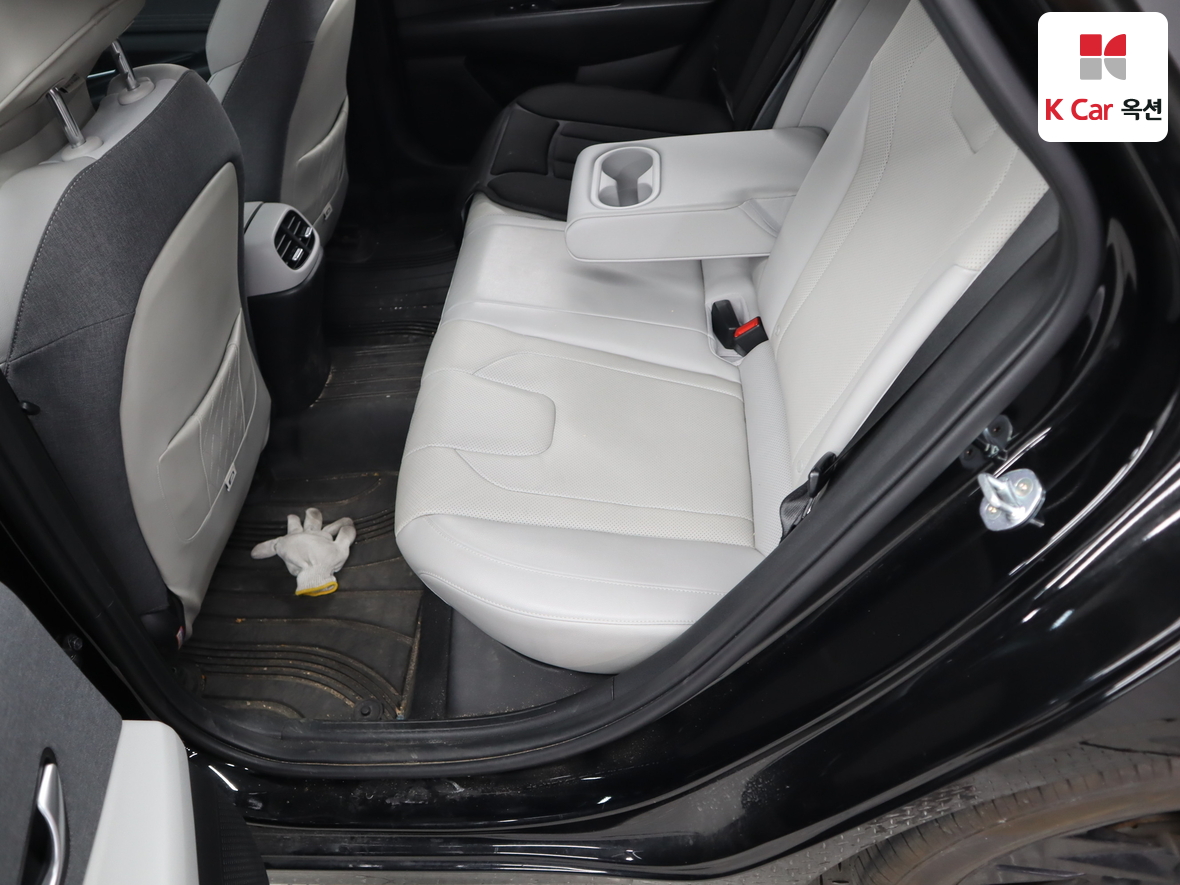 Hyundai Elantra - 24