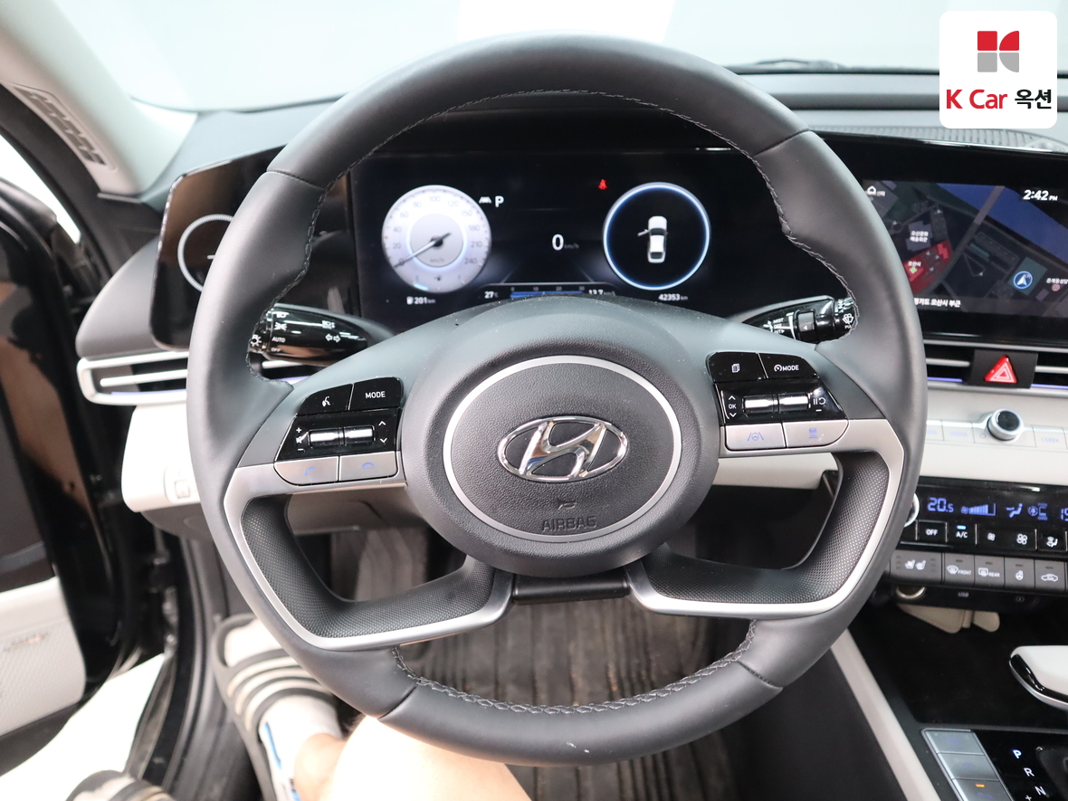 Hyundai Elantra - 10
