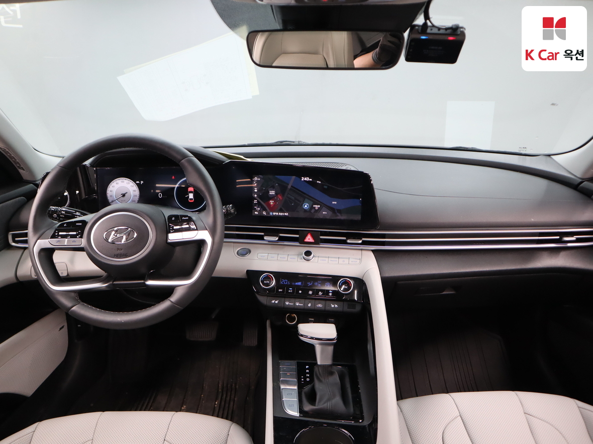 Hyundai Elantra - 3