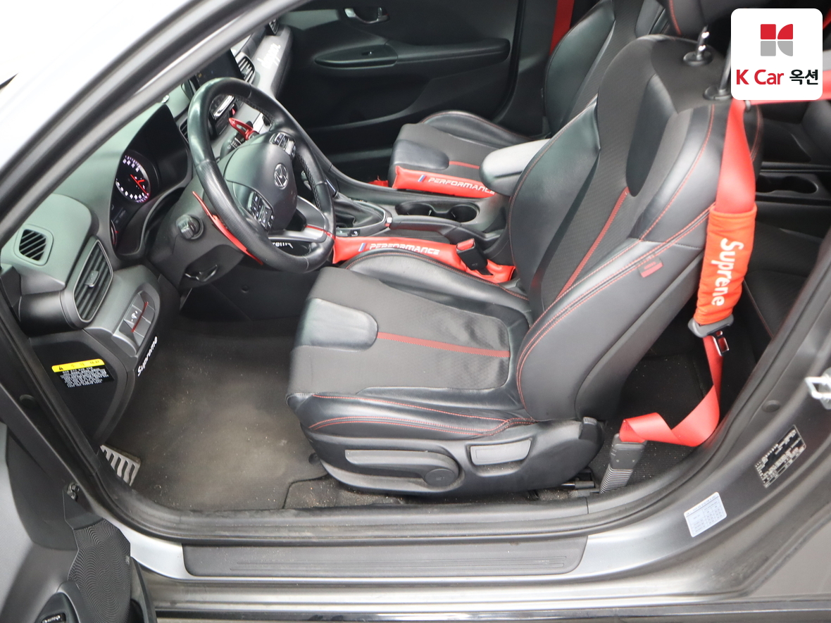 Hyundai Veloster - 18