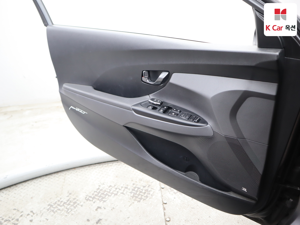 Hyundai Veloster - 8