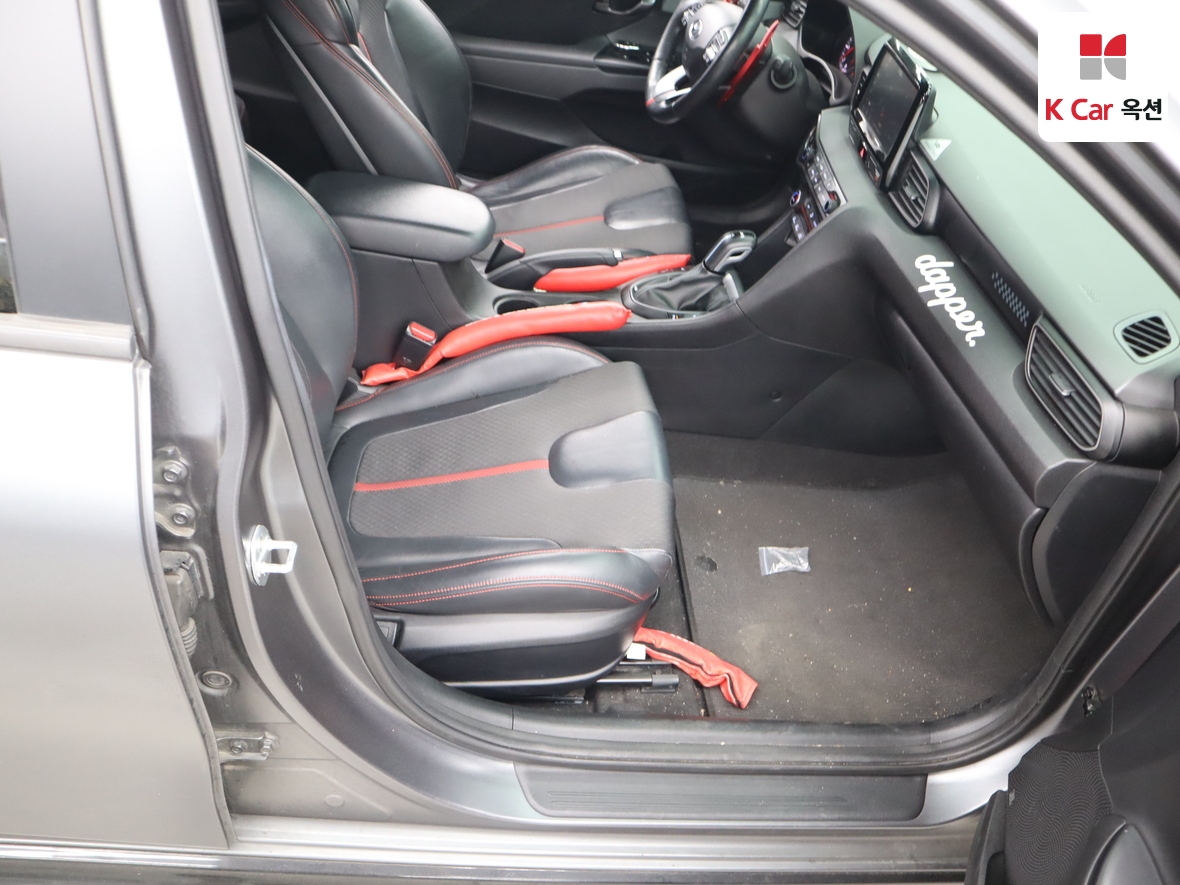 Hyundai Veloster - 28