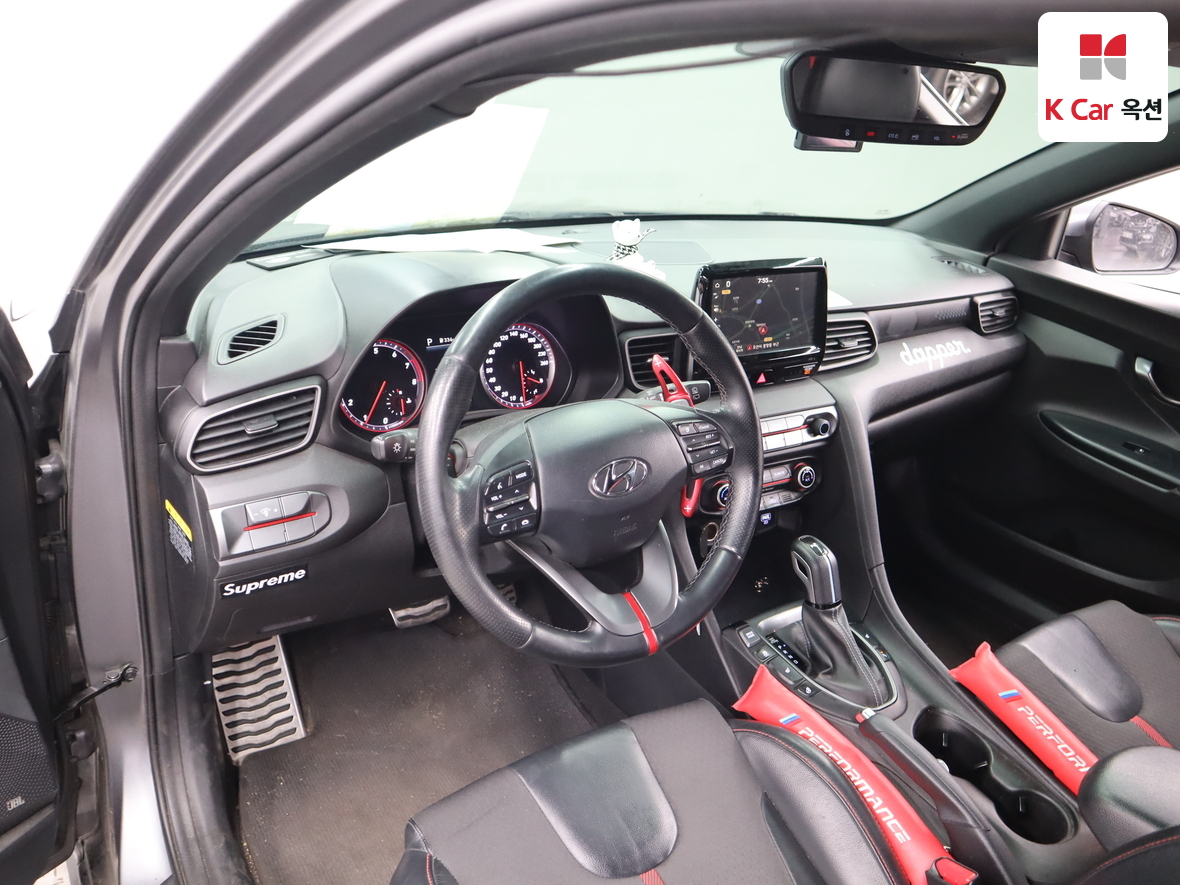 Hyundai Veloster - 3