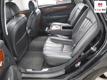 2010 - hyundai equus