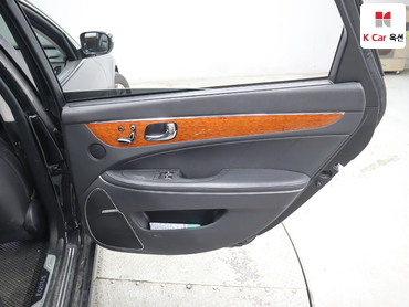 2010 - hyundai equus