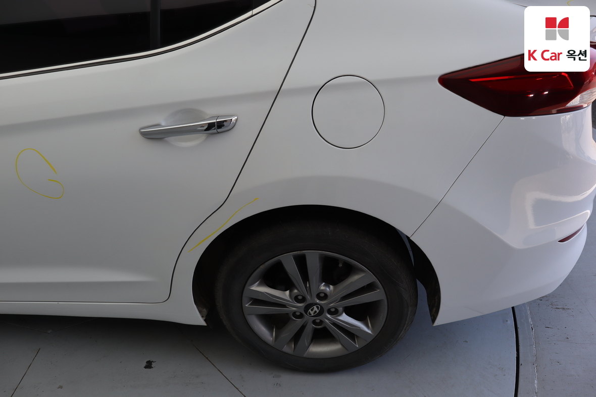 Hyundai Elantra - 39