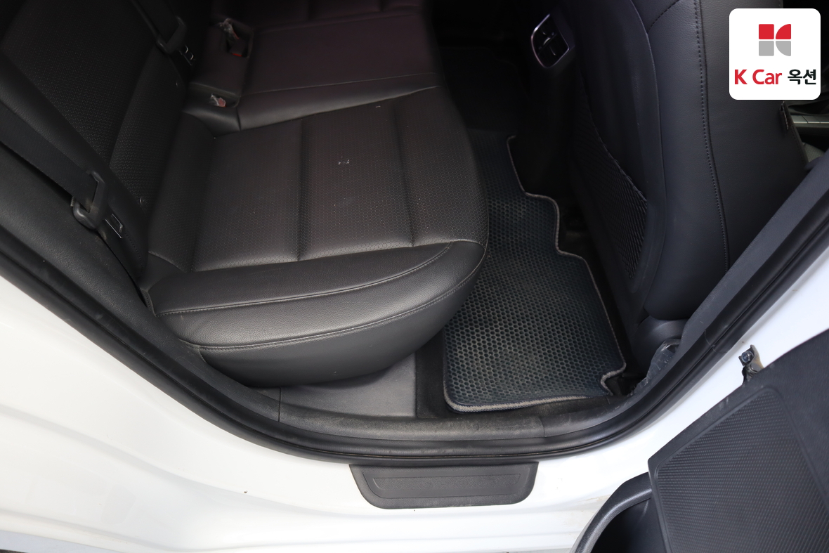 Hyundai Elantra - 28