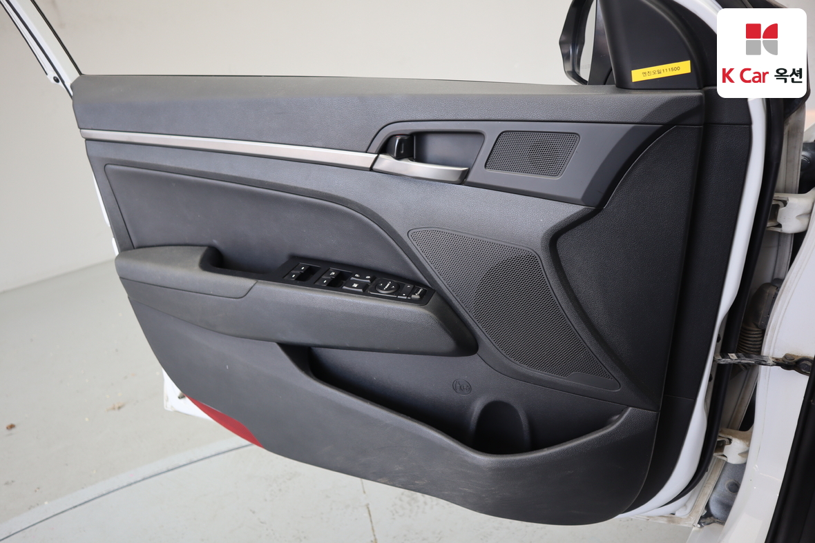 Hyundai Elantra - 8