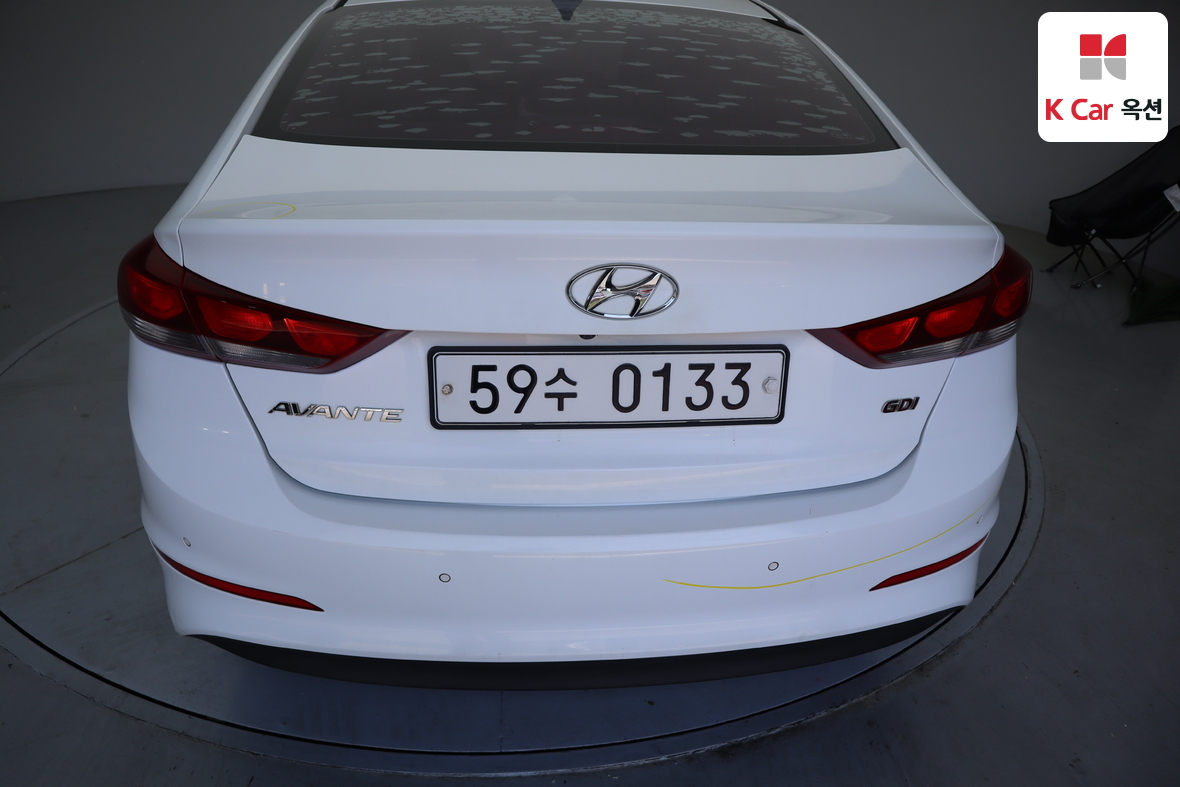 Hyundai Elantra - 40
