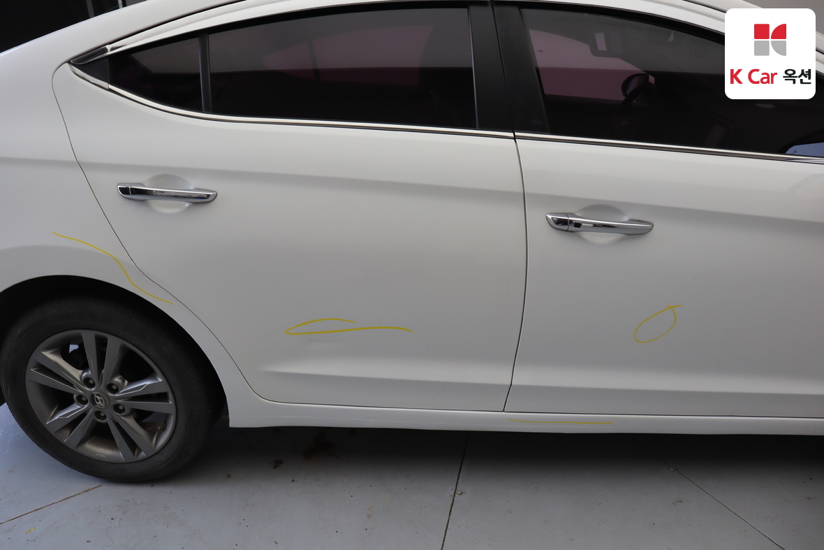 Hyundai Elantra - 42